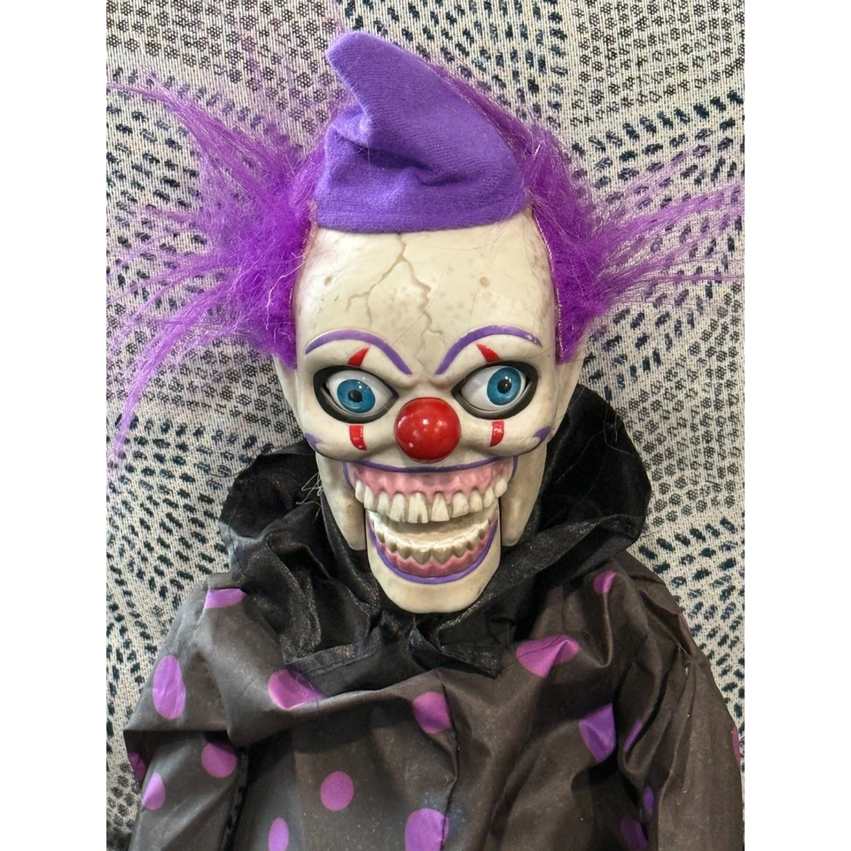 Creepy Scary Clown Prop Halloween Decoration Animatronic 21 1/2" talks - Image 2 of 4
