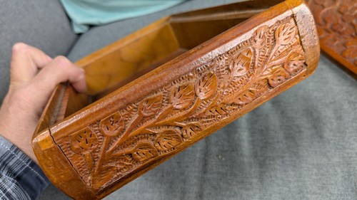 Large Hand Carved Wooden Box Footed Vintage 10" X 6.5" - Picture 7 of 11