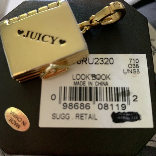 Neu mit Etikett Juicy Couture Gold-Look Buch Hase Schneemann Lebkuchenhaus Reisepass Charm - Bild 3 von 40