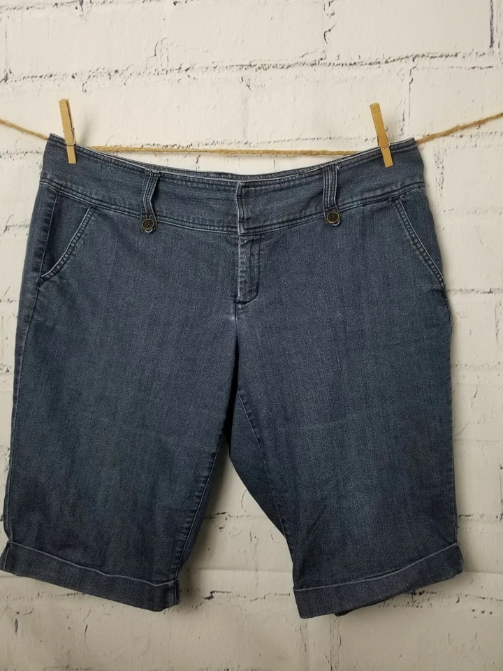 Daisy Fuentes Blue Jean Denim Bermuda Shorts Plus 18W Cotton blend 4 pocket - Image 2 of 4