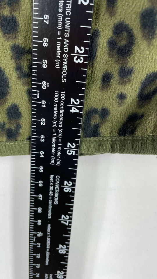 Old Navy Active 女式 Go-Warm 动物印花全拉链夹克 CS8 绿色小号。 — 第 2/4 张图片