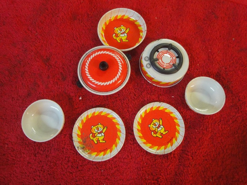7 lot vintage childrens Hong Kong metal toy doll dish set pot stove burner tiger