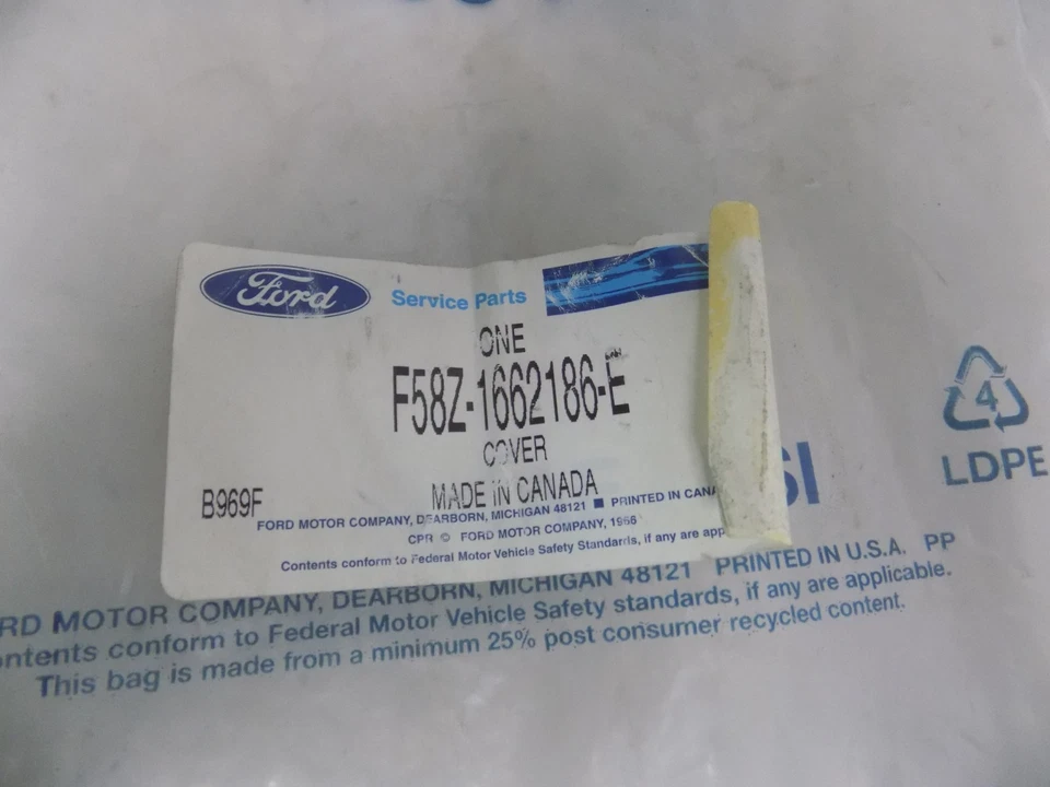Nuevo OEM 1995-1998 Ford Windstar Asiento Cubierta Lateral Valencia Protector Moldura Nuevo de Lote Antiguo Foto 3 de 3
