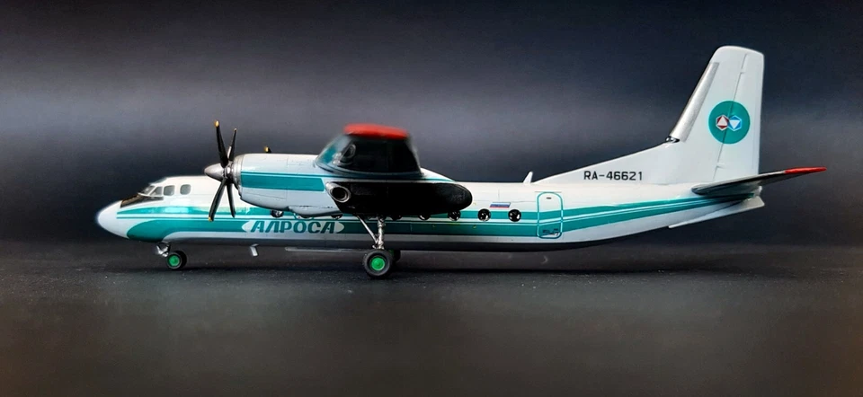 Modello aereo Antonov 24 Alrosa in scala 1/144 - Immagine 4 di 4