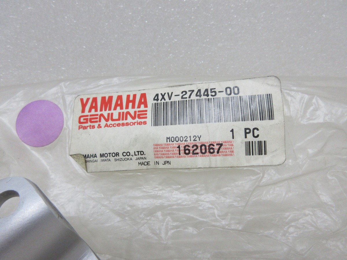 ＊ Yamaha YZF-R1 Front Footrest Plate L/R NOS R1 Holder 4XV