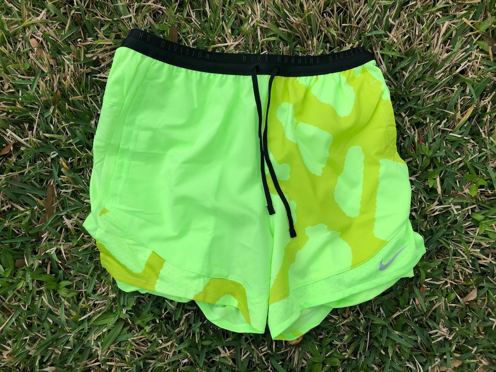 Nike Running Division Shorts 2 in 1 5" Volt Yellow Black DQ4761 358 Size Medium