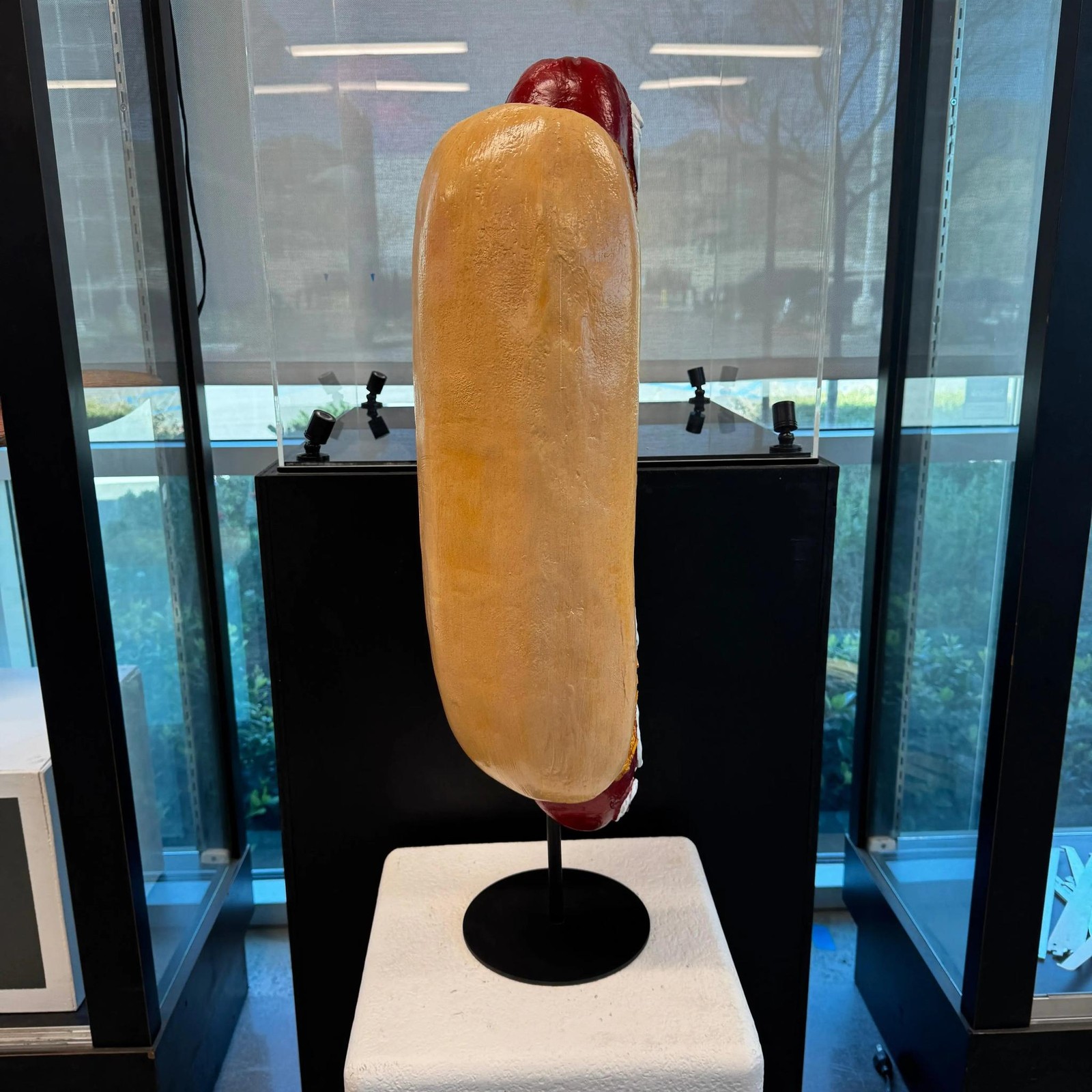 Small Hot Dog on Base Resin Food Statue BBQ Theme Display Prop Fun Home Decor