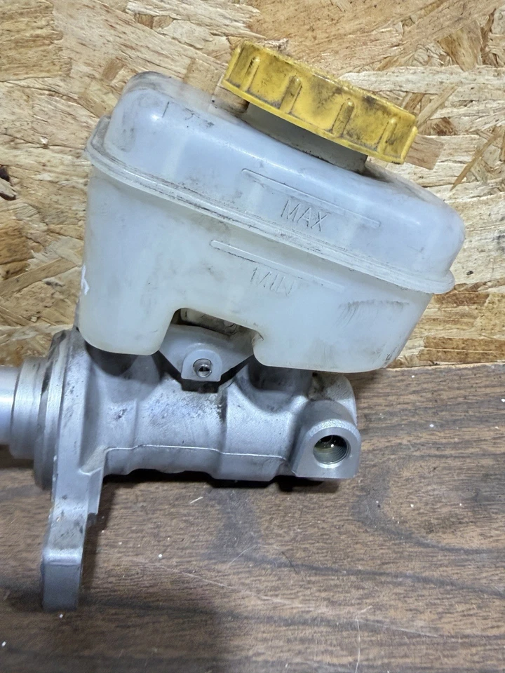 Cilindro maestro de freno Scion FR-S 2013-2016 Subaru Brz crema automático Foto 4 de 4