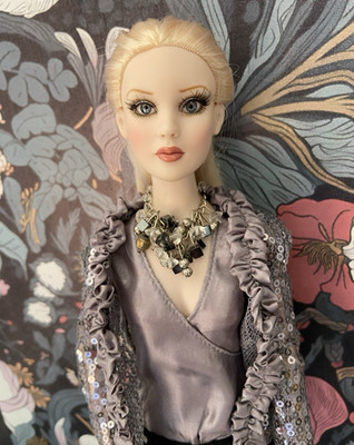 Robert Tonner - Cami Basic Platinum 2011 in Hitting Midnight 16'' doll & fashion