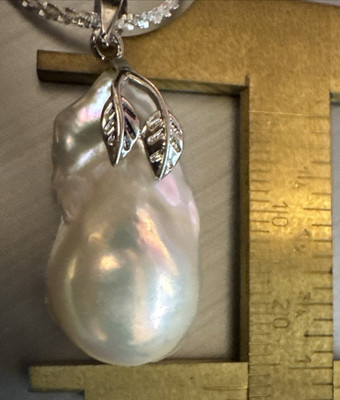 Barock Perlen Anhänger Halskette schöner Glanz, Blattdetail und Kette 925