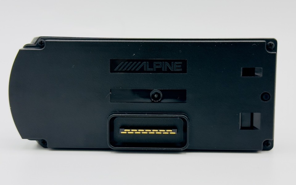 alpine car stereo/digital media receiver iDAX100 new/open box never