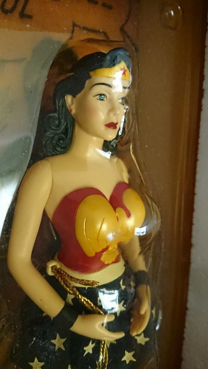 Wonder Woman Masterpiece Edition Les Daniels Excl Action Figure Hardcover Book
