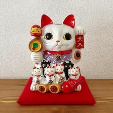 Maneki Neko Gl&uuml;ckskatze Keramikbank mit Box Daruma Meeresbrasse