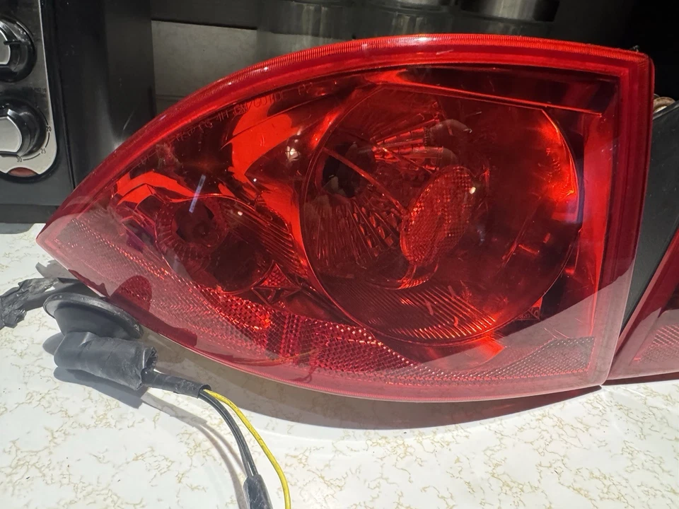 Set of 2 Tail Light For 2006-20011 Buick Lucerne CX LH & RH Outer w/ Bulb OEM GM - Image 2 of 4