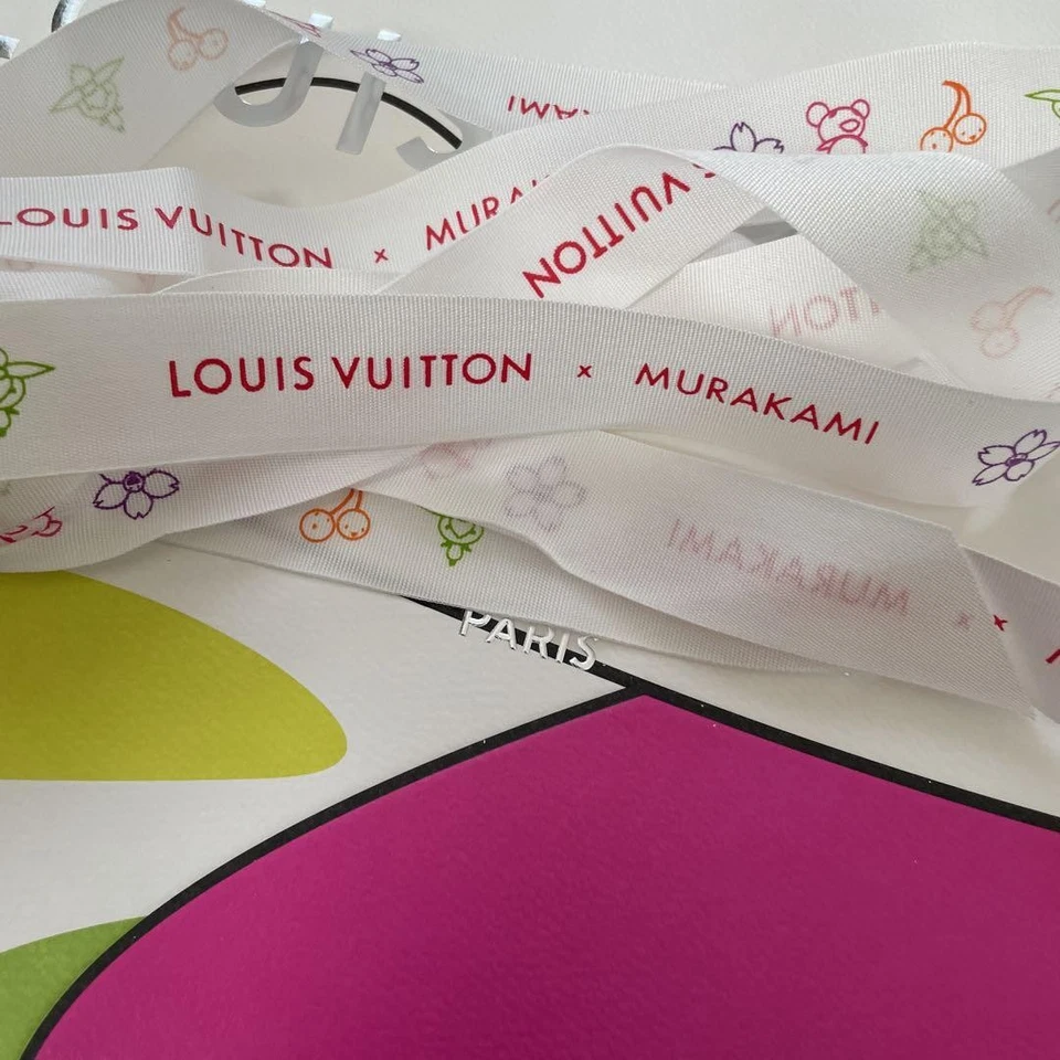 Cabeza y cinta de cebolla Louis Vuitton x Murakami con bolsa de compras de papel #211 Foto 3 de 4