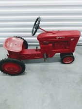 Scale Models International Harvester IH Farmall M pedal Tractor Narrow Front