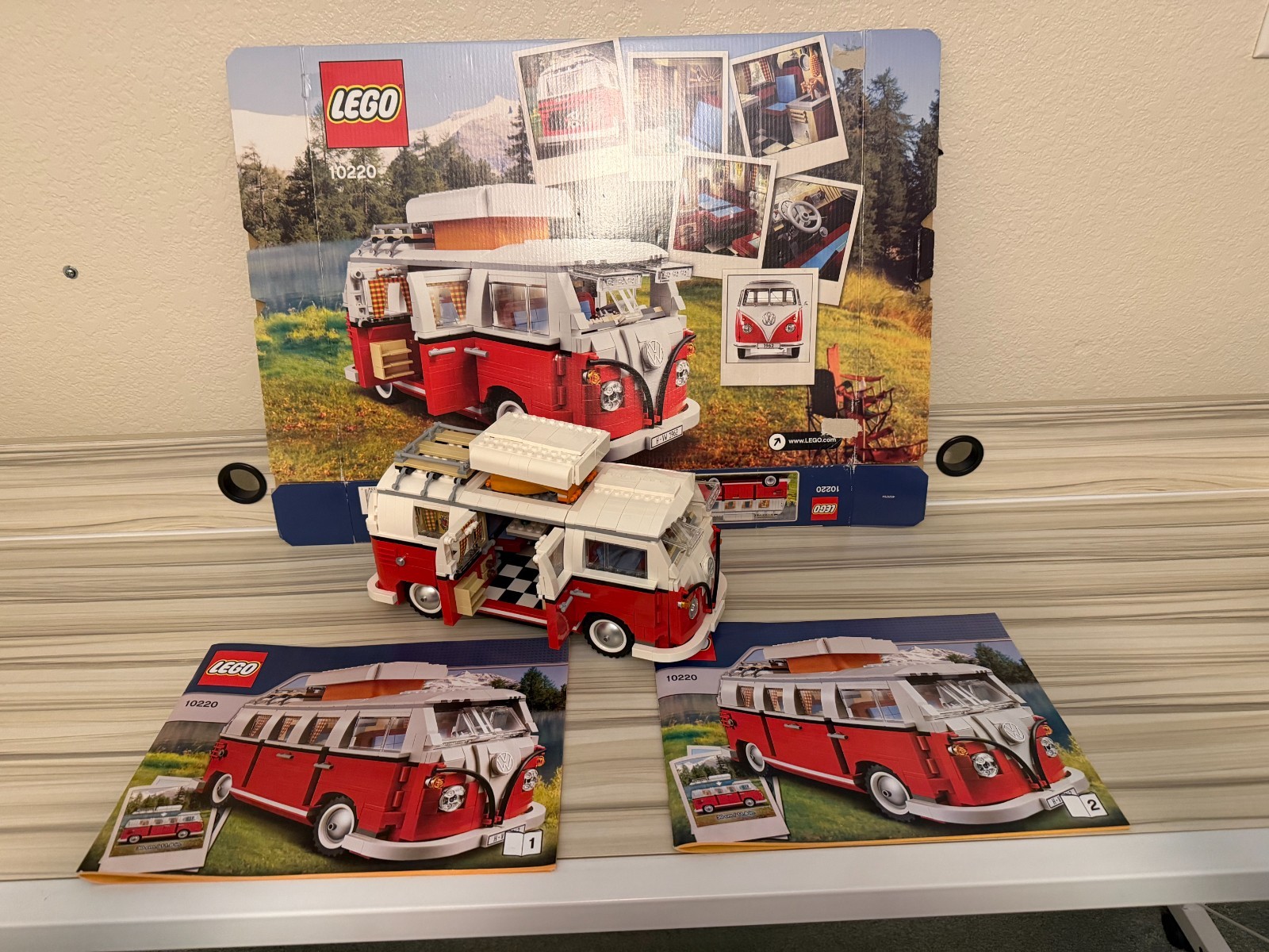 LEGO Creator Expert: Volkswagen T1 Camper Van (10220) - 100% Complete thumbnail 3