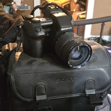Olympus CAMEDIA C-2100UZ Digital SLR 10x Zoom 2.1MP USB w/ Case