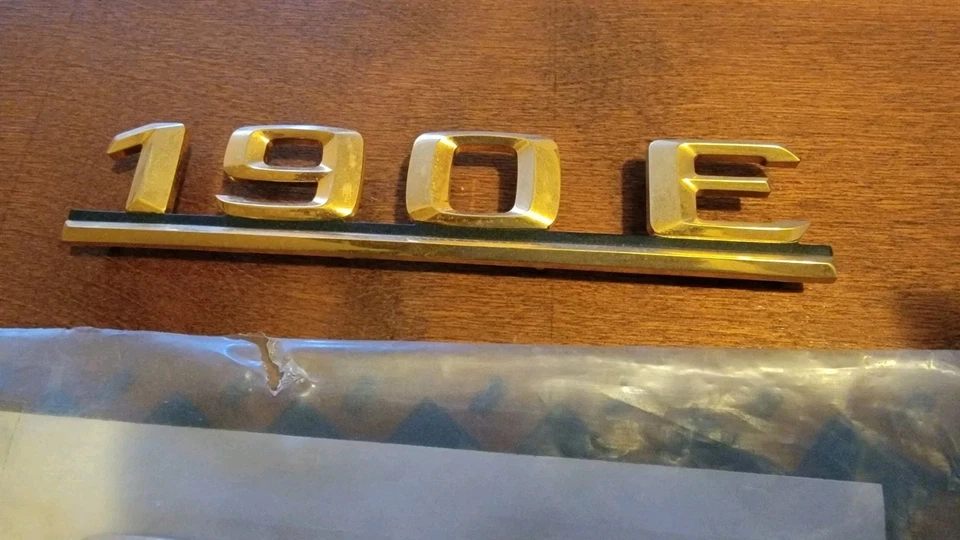 DE COLECCIÓN NOS OEM CHAPADO EN ORO Mercedes-Benz W201 190E 2.3-16 Juego de emblemas de maletero  Foto 2 de 4