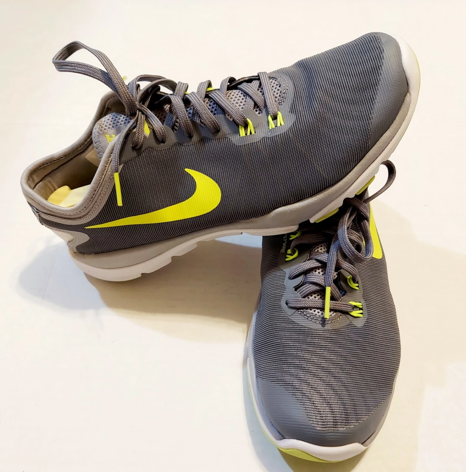 Chaussures Nike Flex Supreme TR4 femmes 8,5 gris course baskets athlétiques 823668 003