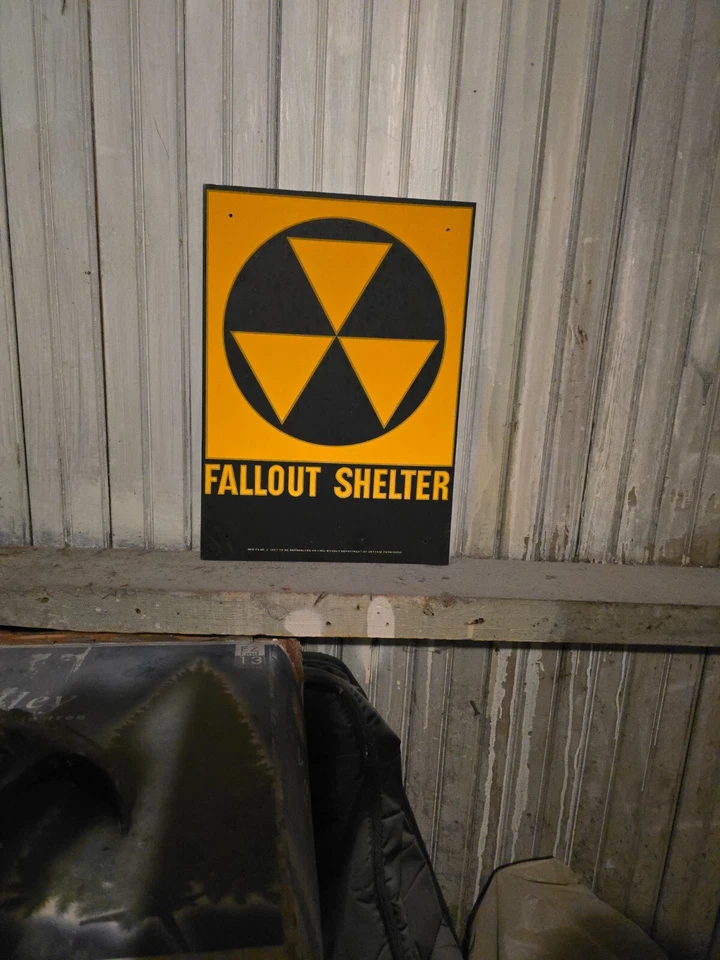 Винтажный знак Fallout Shelter 10x14, подлинный правительственный выпуск 1950-60-х годов - Изображение 3 из 4