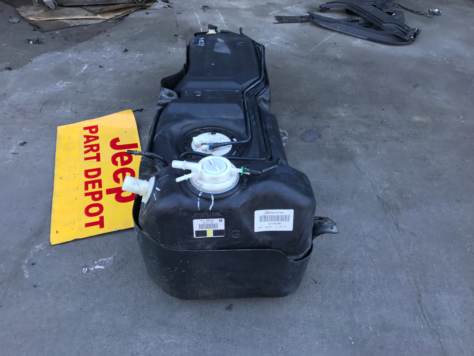 2007 2018 JEEP WRANGLER JK 2 DOOR GAS TANK W/ SHIELD OEM 05147717AE