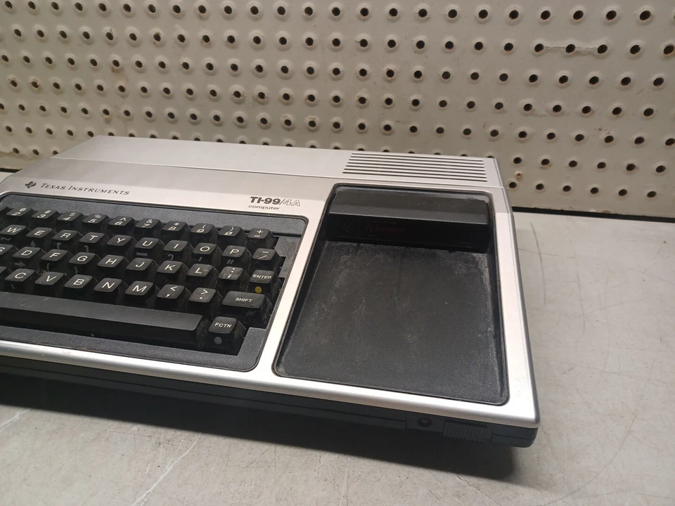 Vintage Texs Instruments TI-99/4A Home Computer W/ TI Invaders Game UNTESTED - Image 3 of 4