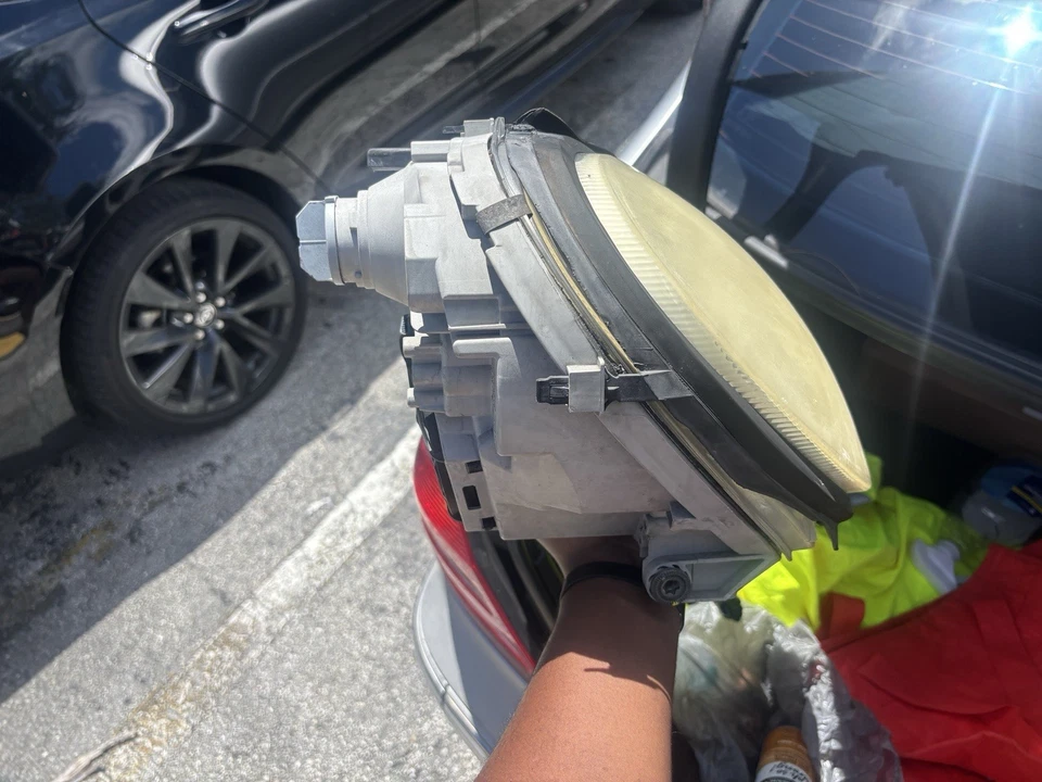 Faro lateral para pasajero Mercedes C230 2005 Foto 2 de 4