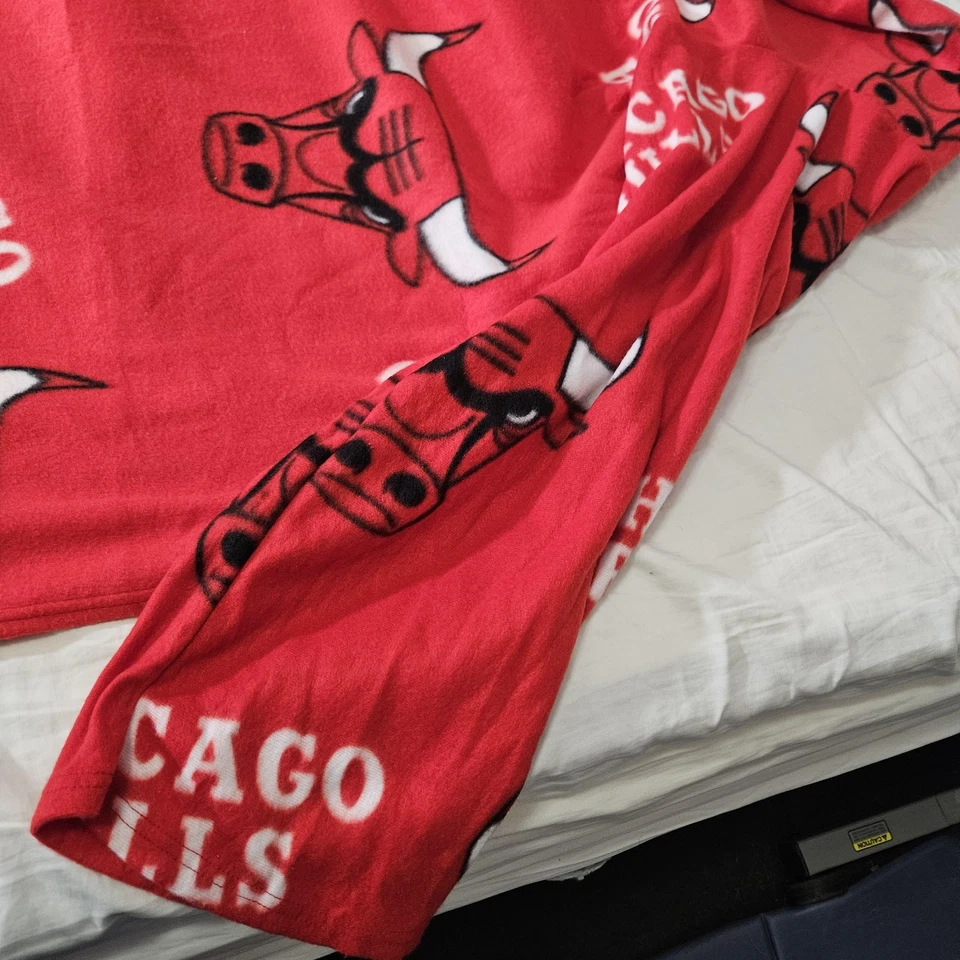 Manta portátil Chicago Bulls con mangas polar roja NBA baloncesto Foto 3 de 4