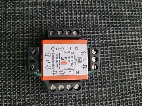 Rohrmotoren Mehrfachsteuergerät / Trennrelais, 230V, Unterputz, für 2 Motoren