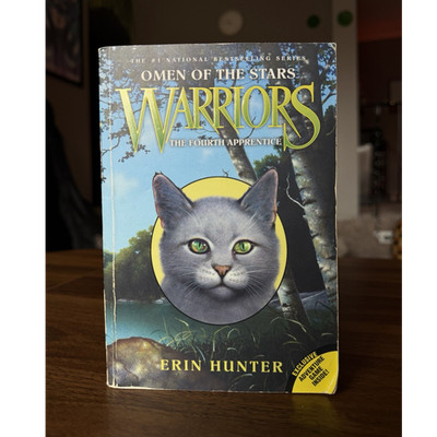 Warrior Cats: Omen of the Stars - Fourth Apprentice Erin Hunter WAYNE MCLOUGHLIN