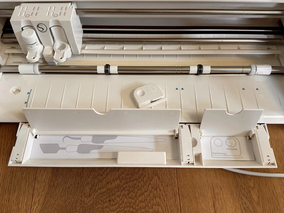 Silhouette Cameo Schneideplotter mit viel Zubehör – Bastelset komplett - Bild 4 von 4