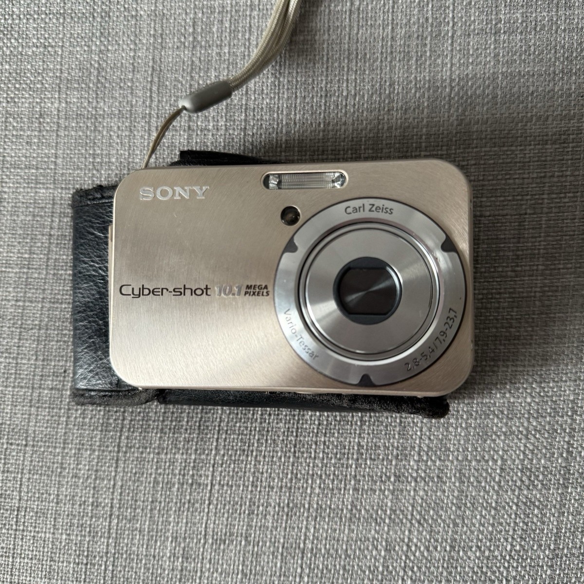 SONY ソニー DSC-N2 Cyber-shot Sony Cyber-shot DSC-N2 10.1-megapixel digital camera at Crutchfield