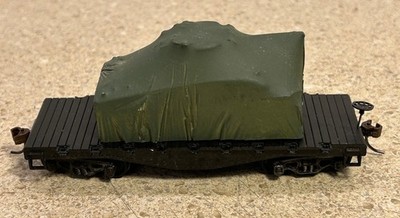 Undecorated 30  Flatcar w/Green Covered Sherman Tank (TS 12-3838-1)