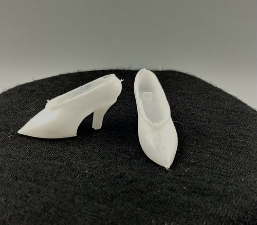 Vintage Barbie Clone White Pointy Closed Toe Heels Shoes Pumps EX - Picture 3 of 6