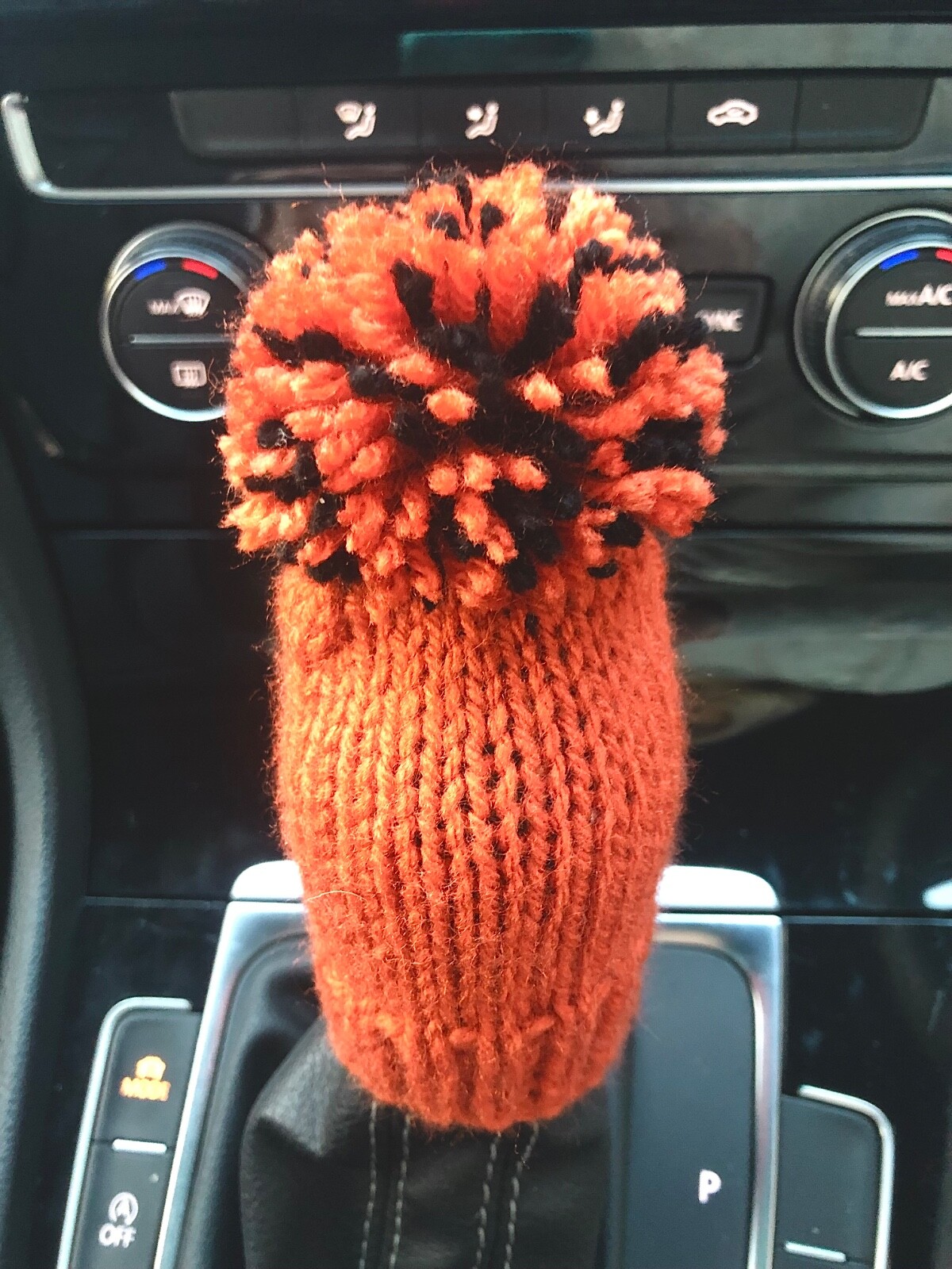 Sleek Beanie Style Gear Knob for Enhanced Grip-image