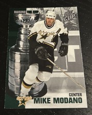 2002-03 Pacific Quest For The Cup Mike Modano Raising The Cup