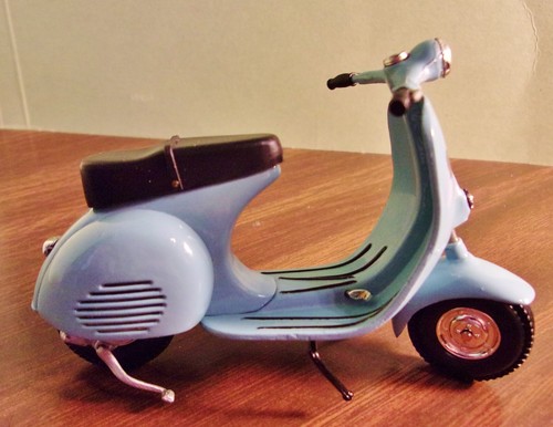 1997 Xonex Die Cast Limited Edition Blue Vespa Scooter Moped 6th in the Series - Picture 23 of 23