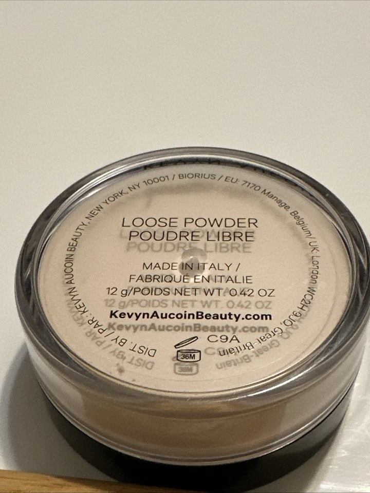 Kevyn Aucoin Smooth & Set Loose Powder  - Image 4 of 4