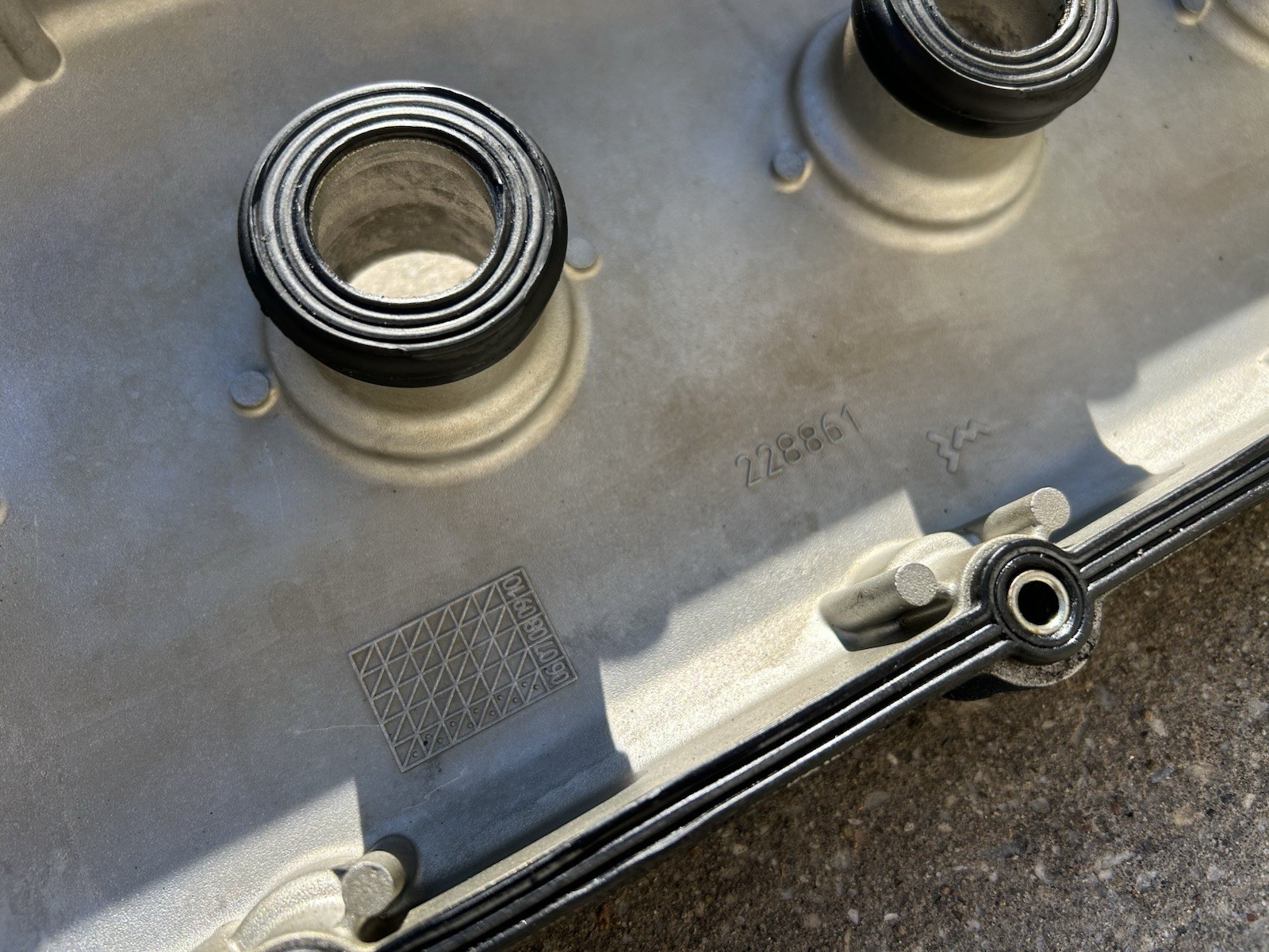 M139 2008 Maserati Quattroporte 4.2L Right Side Valve Cover 228861