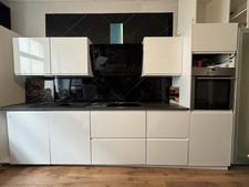 Küche Hochglanz mit Elektrogeräten Transport Und Montage Möglich