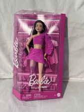 Mattel - Barbie Deluxe Style with Black Hair and Glittery Prosthetic Leg, Pink T