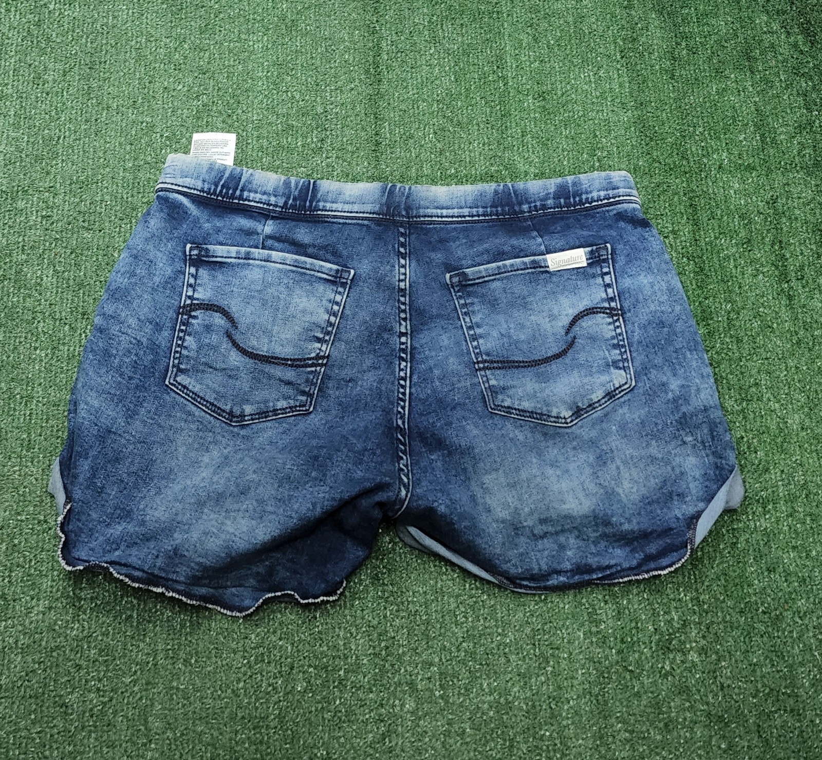 Levi & Strauss Co Signature Modern Shorts Womens Jean… Gem