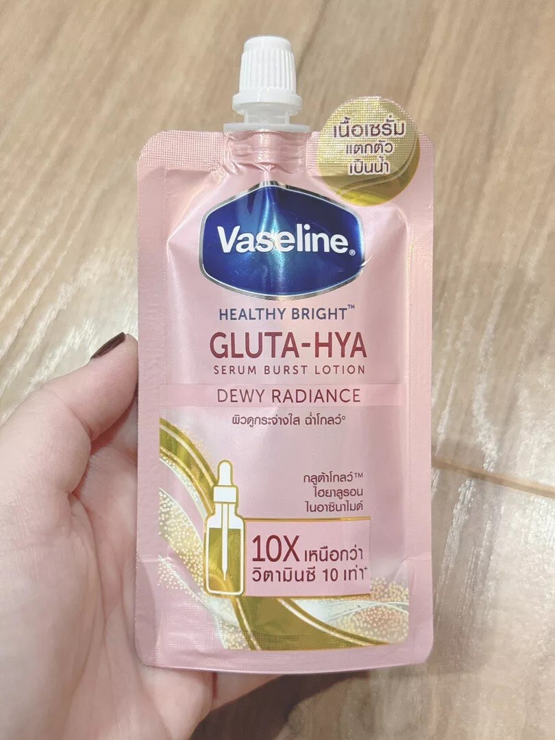 Vaseline GLUTA-HYA DEWY RADIANCE 2本セット 2 x 30ml Vaseline Healthy Bright Gluta-Hya Serum Burst