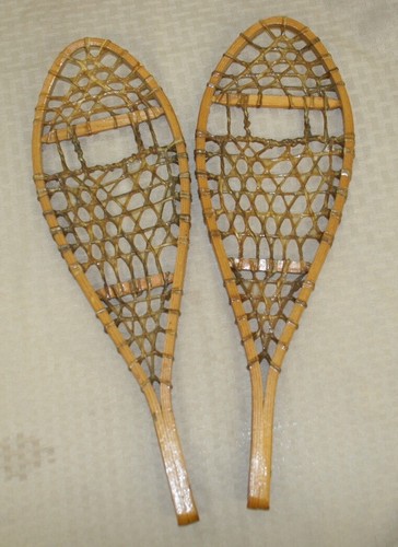 RARE! Vintage SALESMAN SAMPLE Decorative Souvenir SMALL WOODEN SNOWSHOES Canada