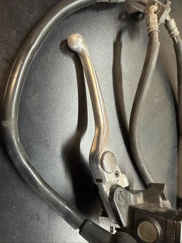 Cilindro maestro de freno delantero derecho Yamaha 2005 FJR1300 01-05 FZ1 OEM ¡FUNCIONA! (038) Foto 4 de 4