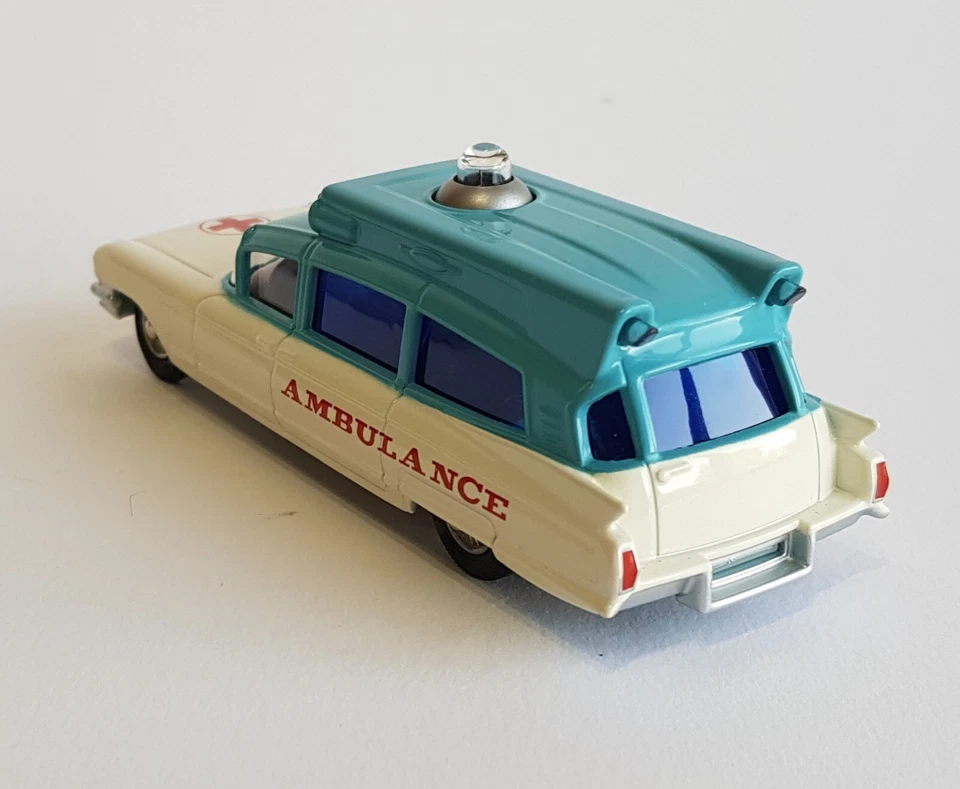 Corgi Model Club 437, Superior Ambulance on Cadillac Chassis Mint Condition - Image 3 of 4