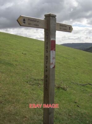 FOTO HALBER WEGWEISER OFFA'S DYKE PATH SCHILDER AUF GRAIG HILL MARKIERUNG DER HAL