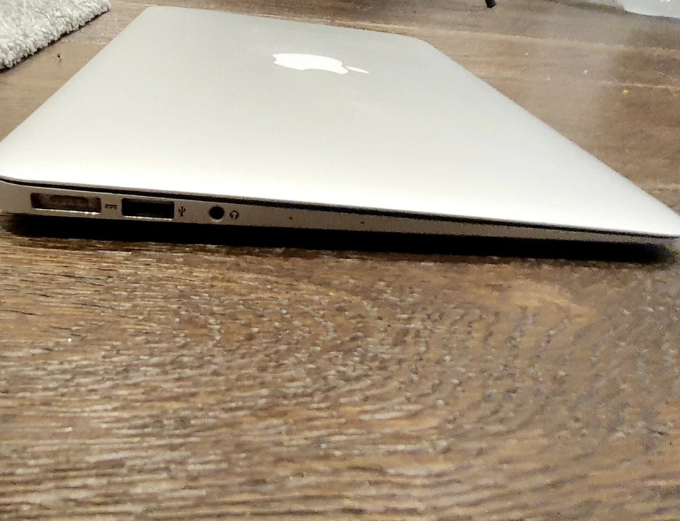 Apple MacBook Air 11" 2014 · i5 · 4GB · 121GB, photo 4 of 5