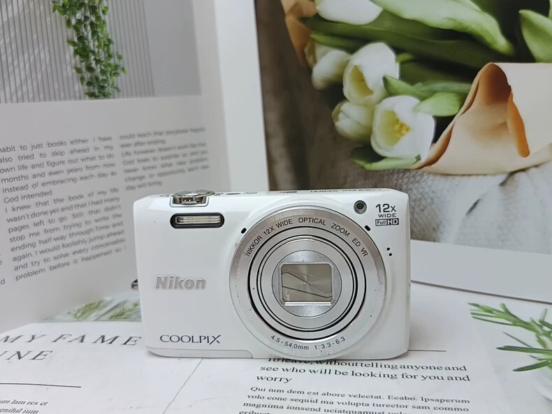 Nikon Coolpix S6800 16.0MP BSI CMOS sensor 12x optical zoom